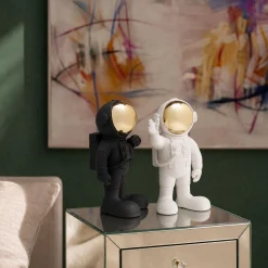 Figurka dekoracyjna czarna astronauta 17x27 cm