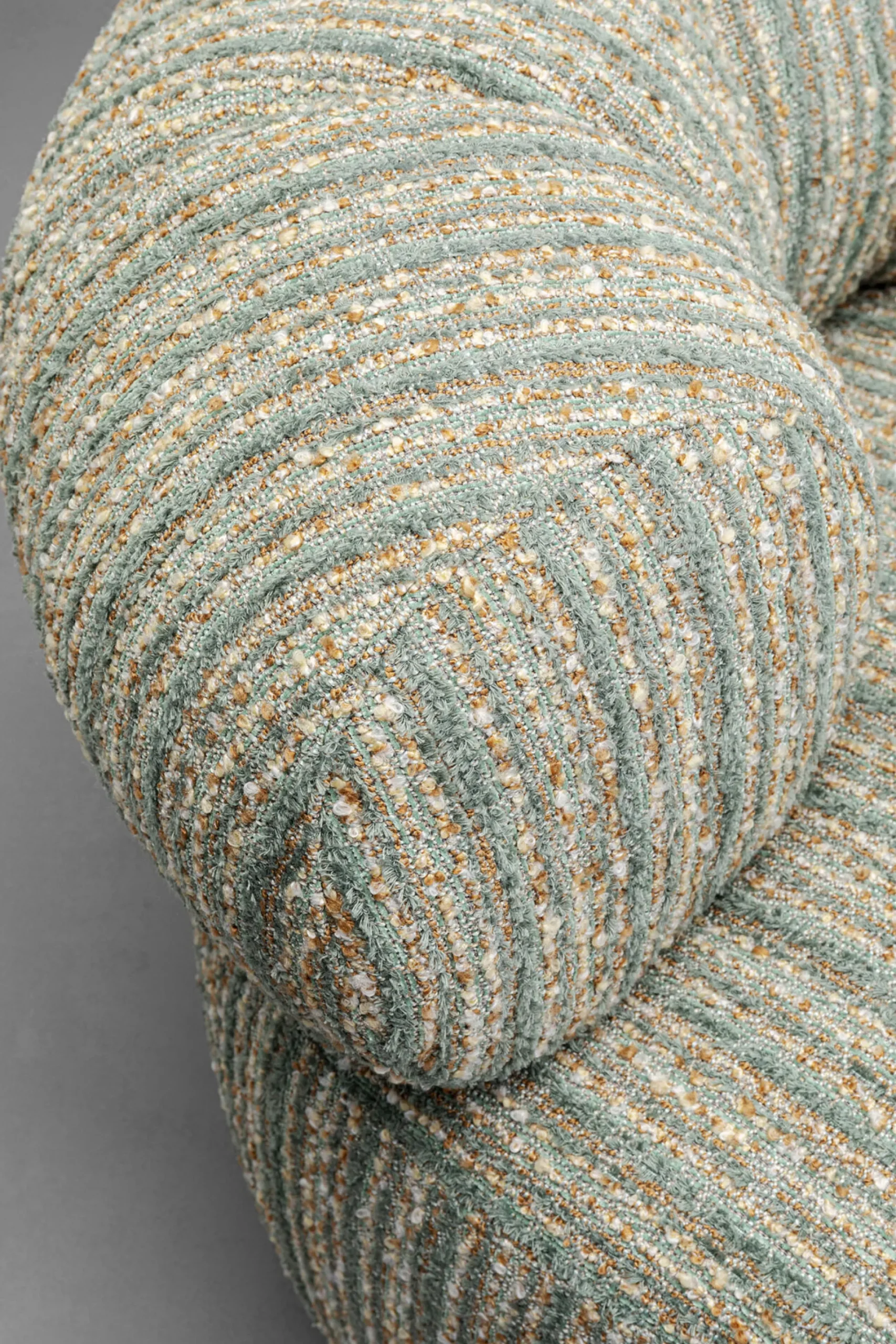 Fotel obrotowy boucle niebieskie paski podstawa złota 95x70 cm