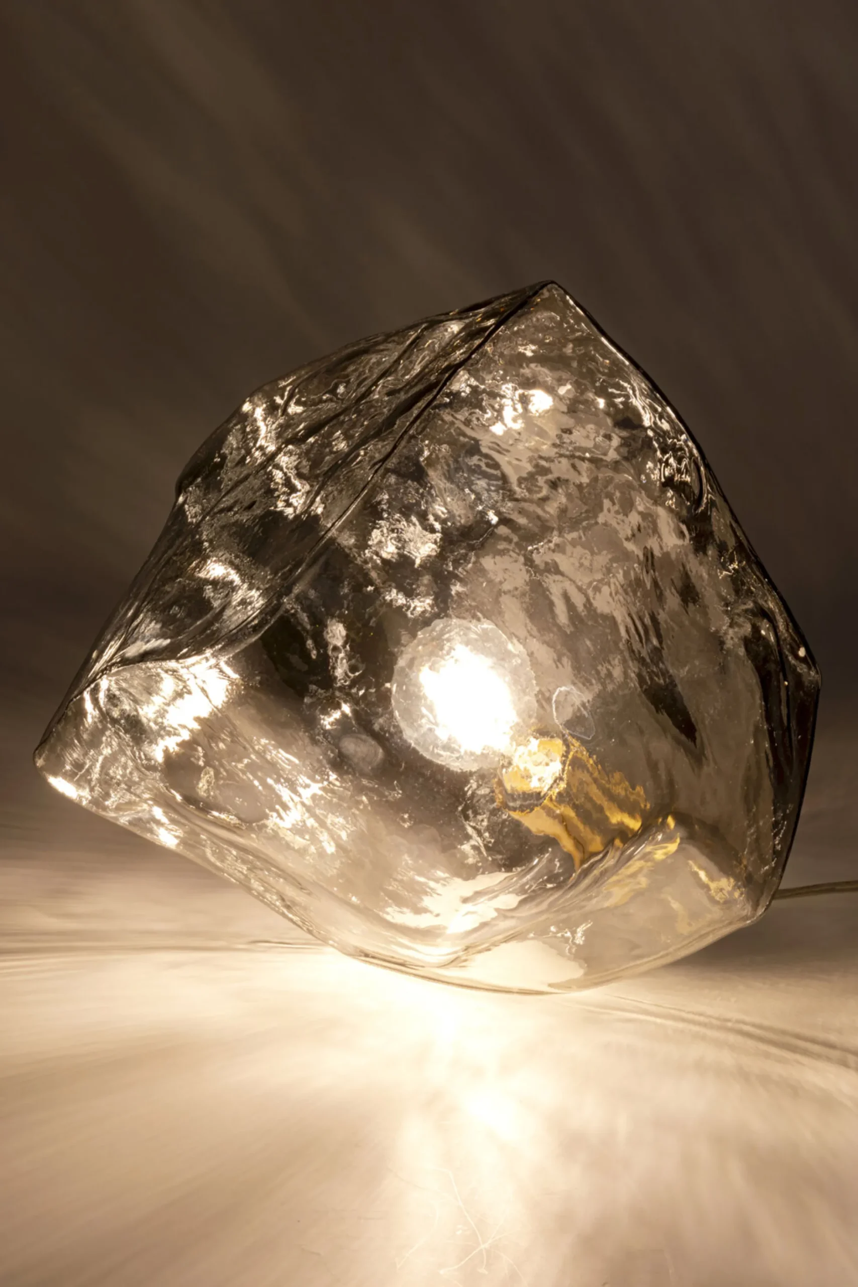 Lampa stołowa Aura przydymiona Ø30cm