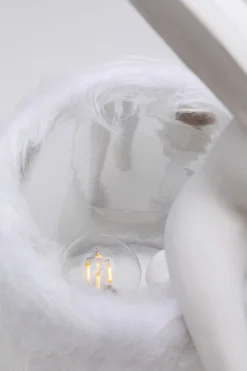 Lampa stołowa biała królik abażur futrzasty 50 cm