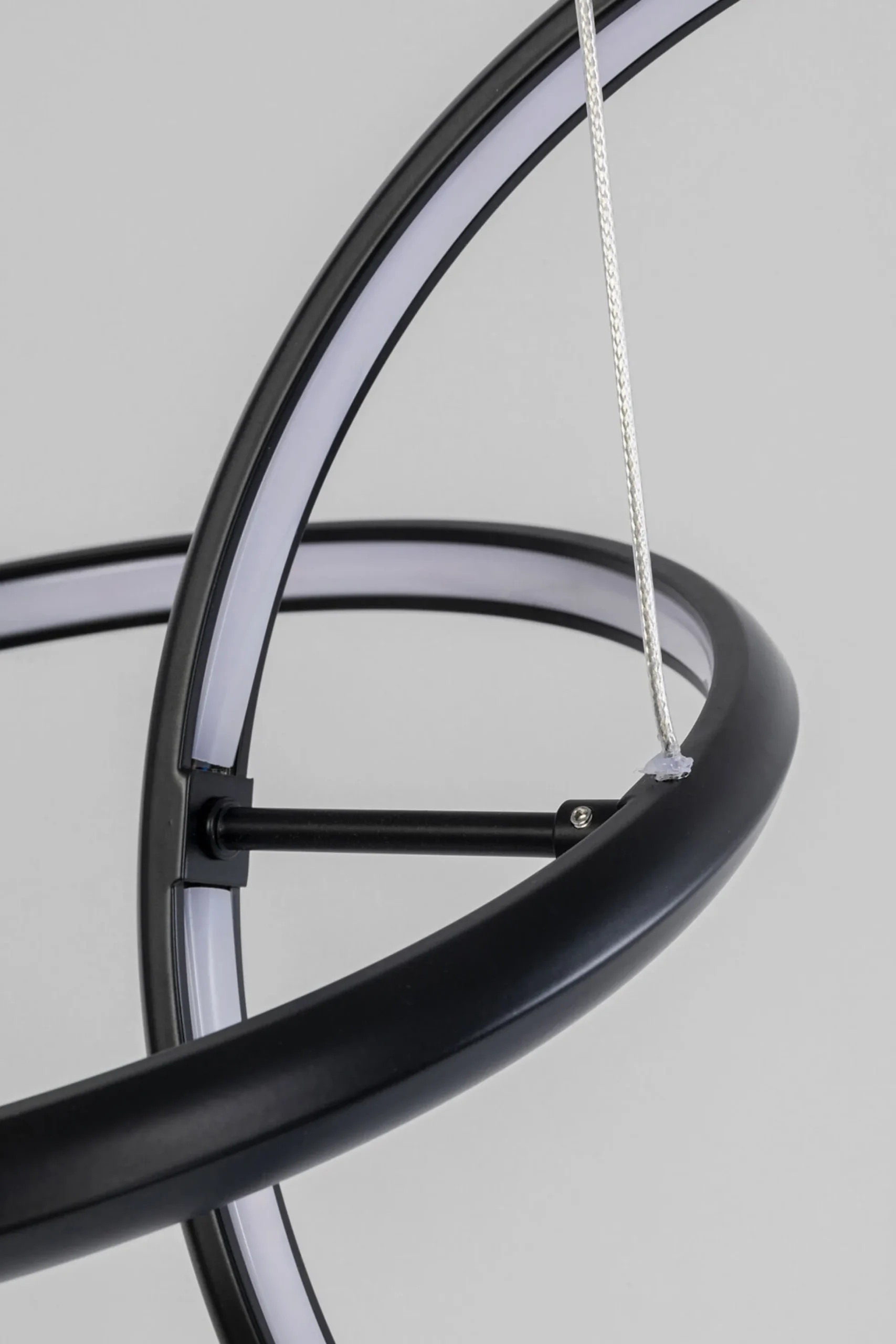 Lampa wisząca LED czarne okręgi aluminium 105 cm