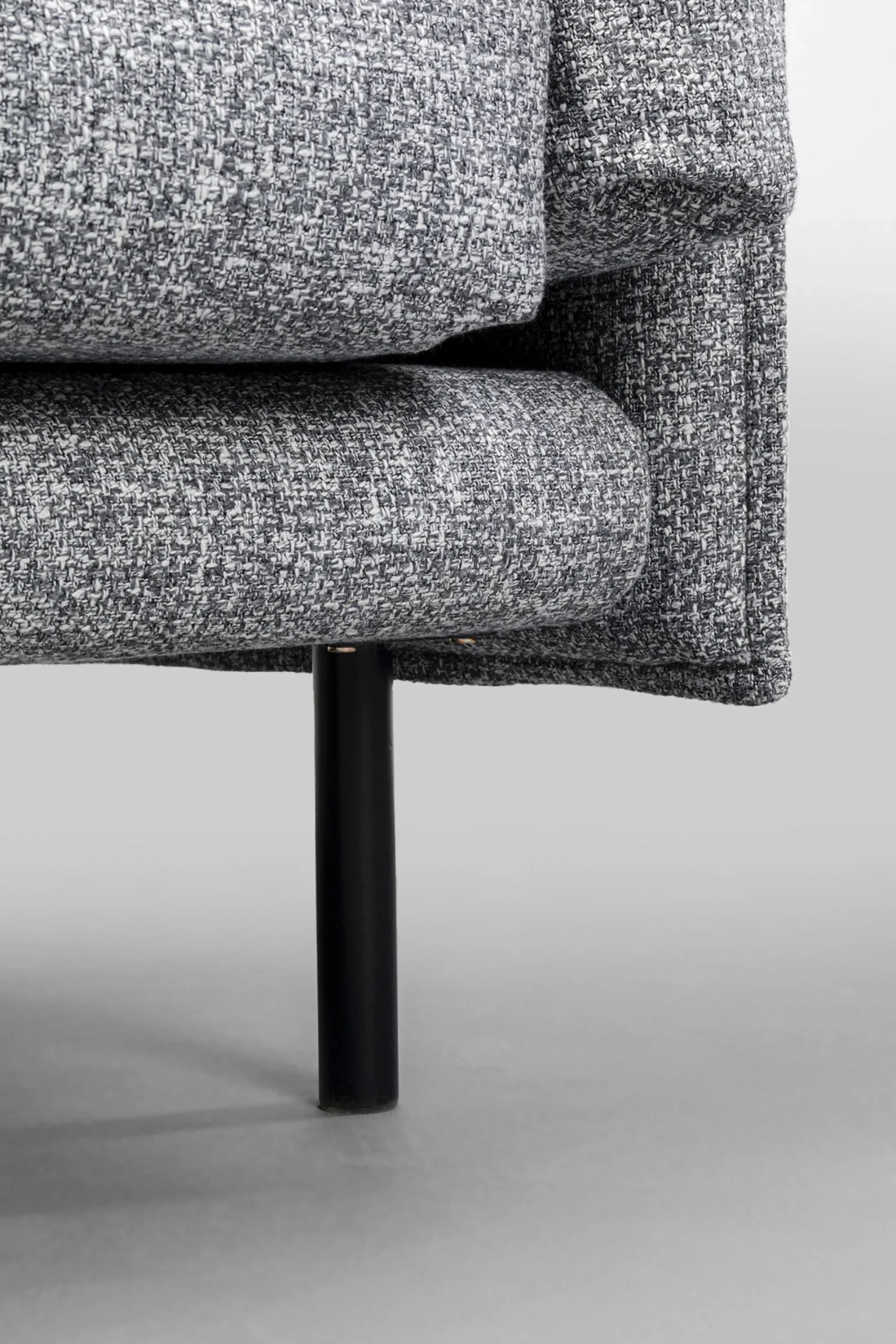 Sofa 3-osobowa w kolorze szarym nogi stalowe czarne 230 cm