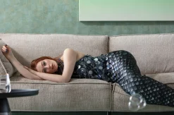 Sofa 3-os. tapicerowana w kolorze szarym nogi stal czarne 233 cm