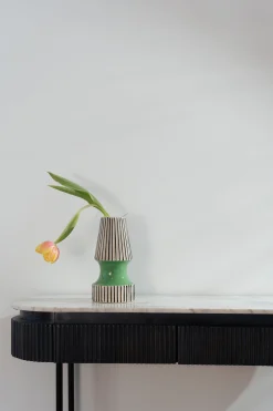 Wazon do salonu w paski zielony detal Ø13x26 cm porcelana